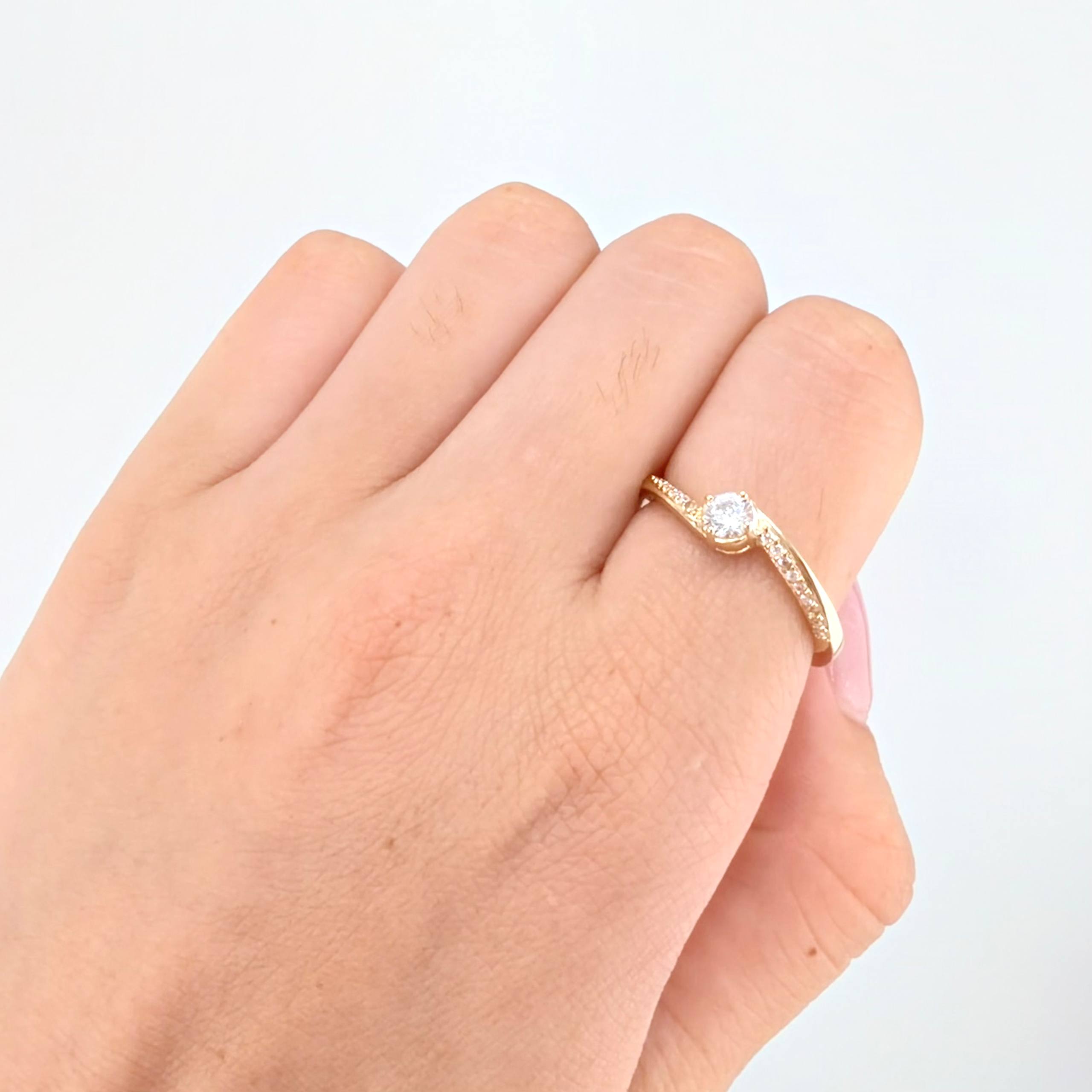 Anillo Solitario 2.7gr / T8 3/4 / Oro Amarillo 18K ©