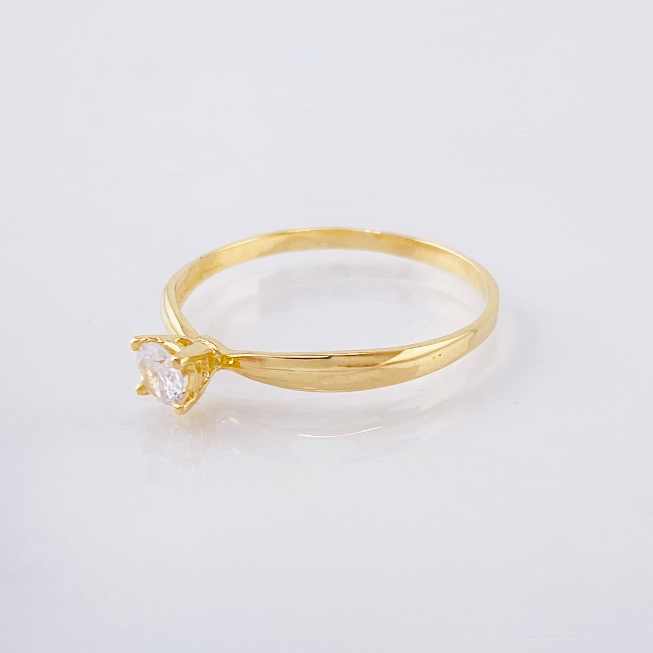 Anillo Solitario Cuatro Garras 1.1gr / T6 3/4 / Oro Amarillo 18K *