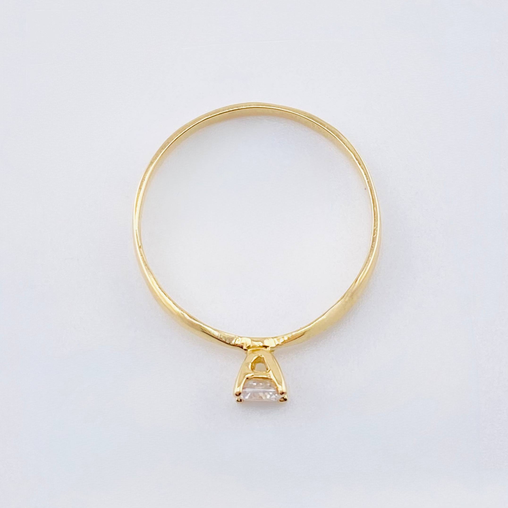 Anillo Solitario 1.95gr / T7 1/2 / Oro Amarillo 18K ©