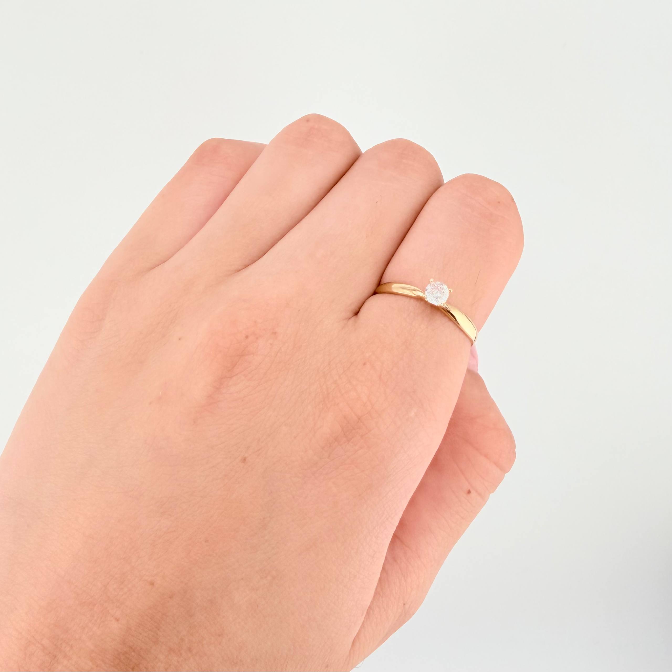 Anillo Solitario 1.95gr / T7 1/2 / Oro Amarillo 18K ©