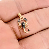 Dije Escorpion 1.15gr / 2.1cm / Dos Oros Negro Amarillo 18K %