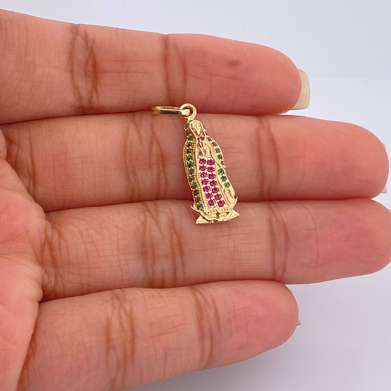 Dije Virgen Guadalupe 1.85gr / 2.7cm / Circones Fucsia Verdes Oro Amarillo $
