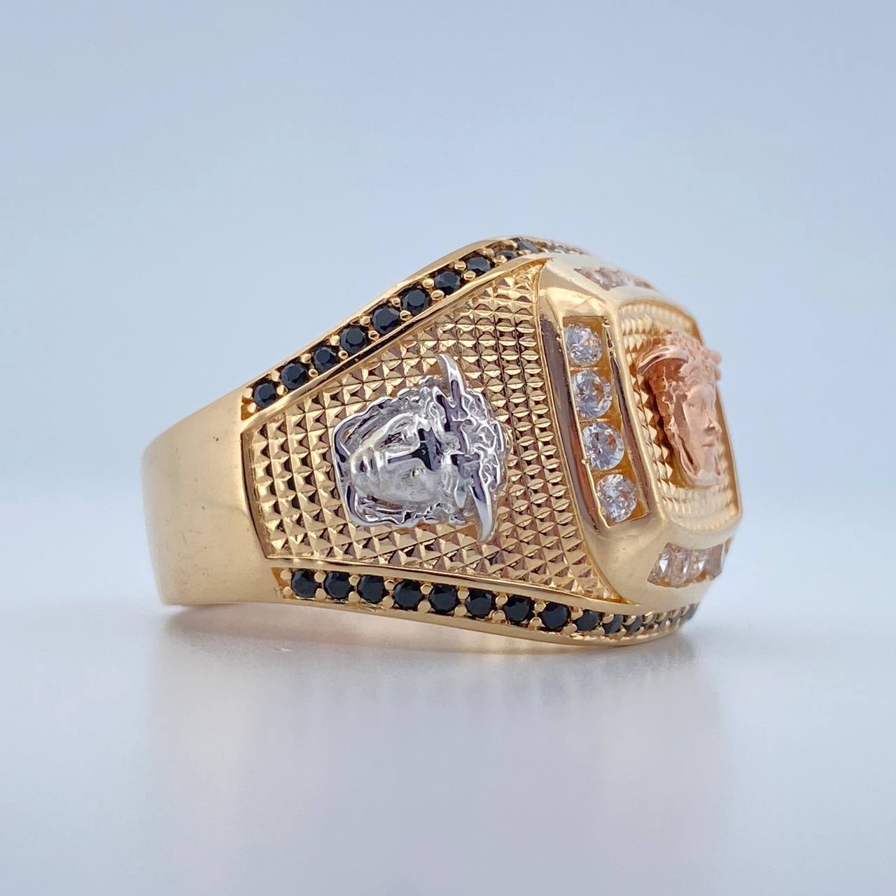 Anillo Medusa 12.3gr / T9 1/2 / Tres Oros 18K $