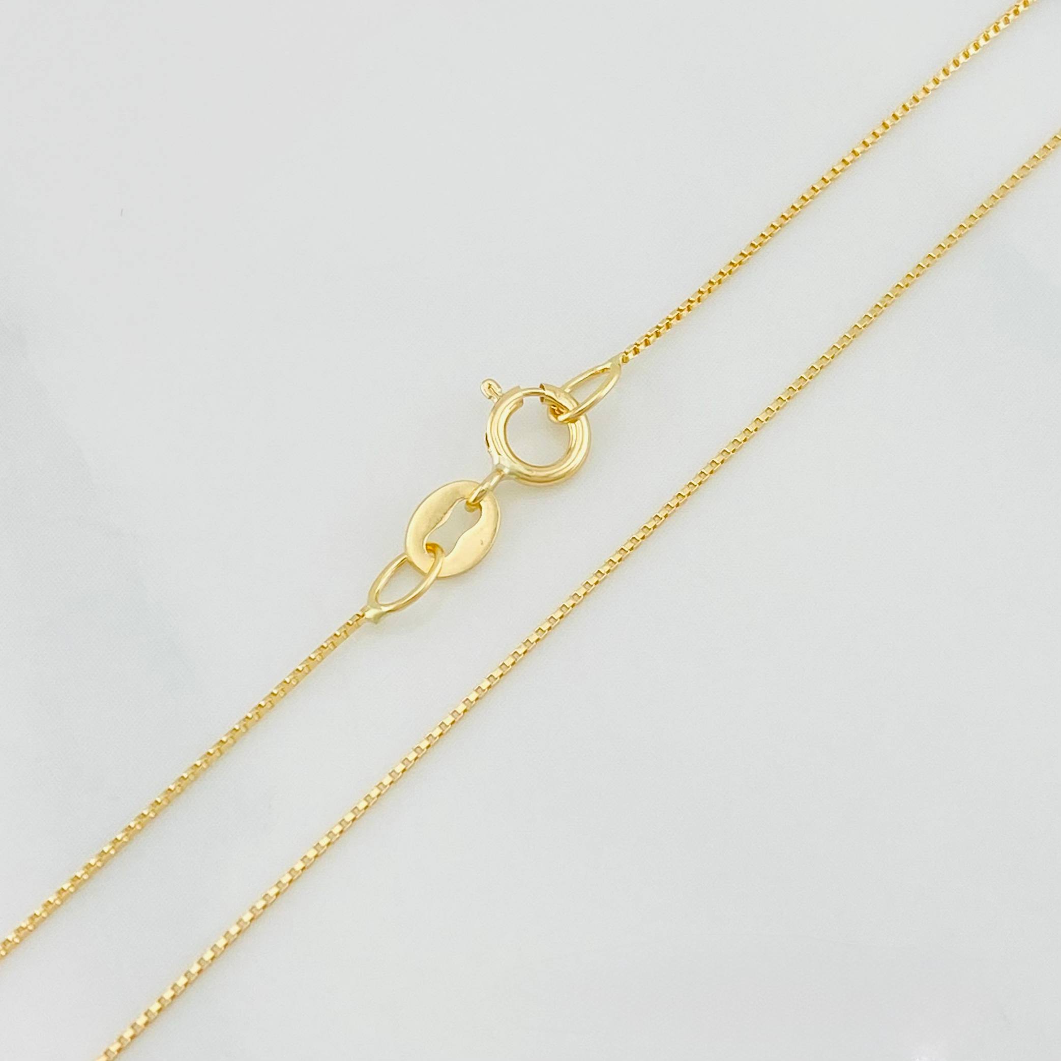 Set Cadena Veneciana + Dije Cruz Piedra Centro Esmeralda 0.03pts / 1.45g / 40.05cm Oro Amarillo 18K