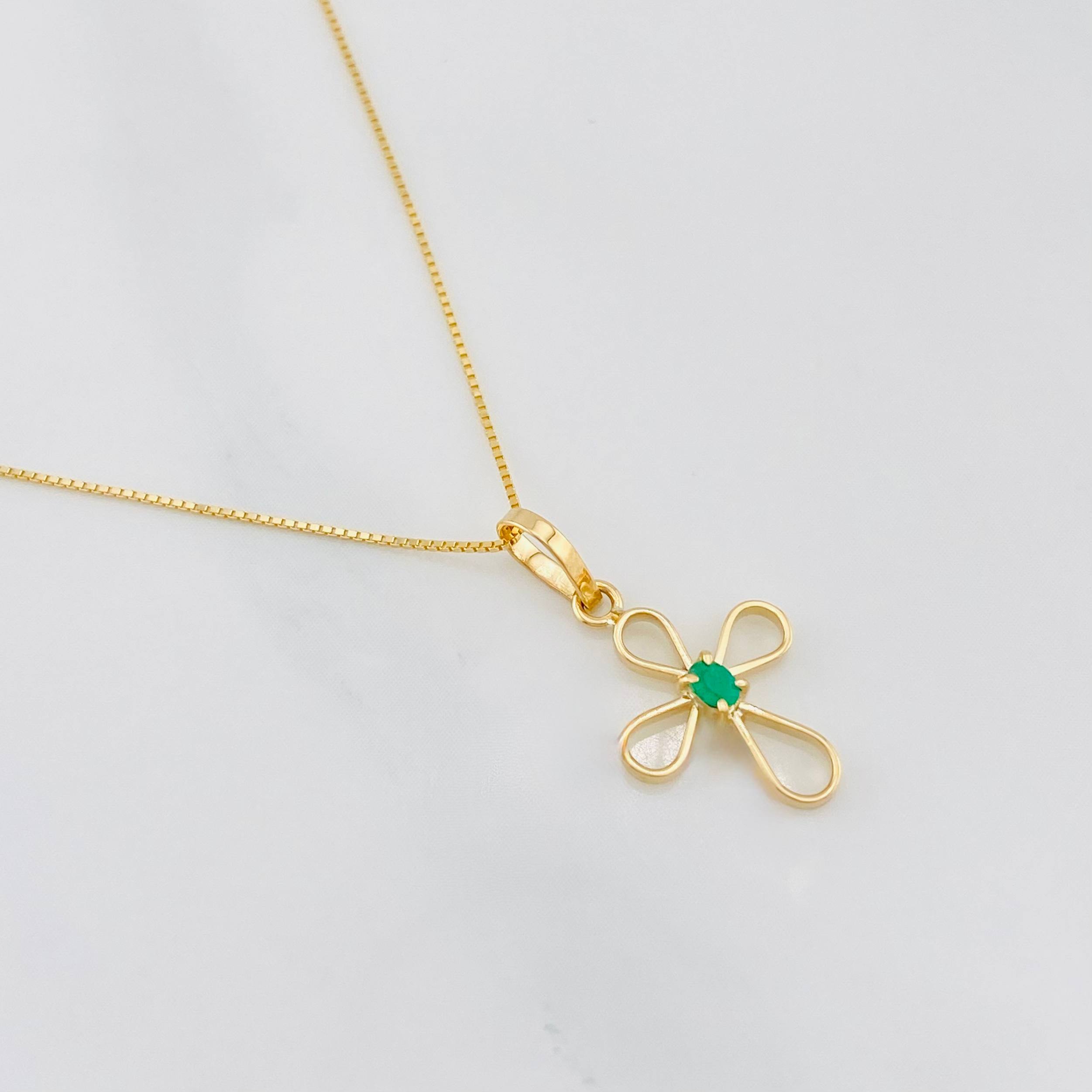 Set Cadena Veneciana + Dije Cruz Piedra Centro Esmeralda 0.03pts / 1.45g / 40.05cm Oro Amarillo 18K