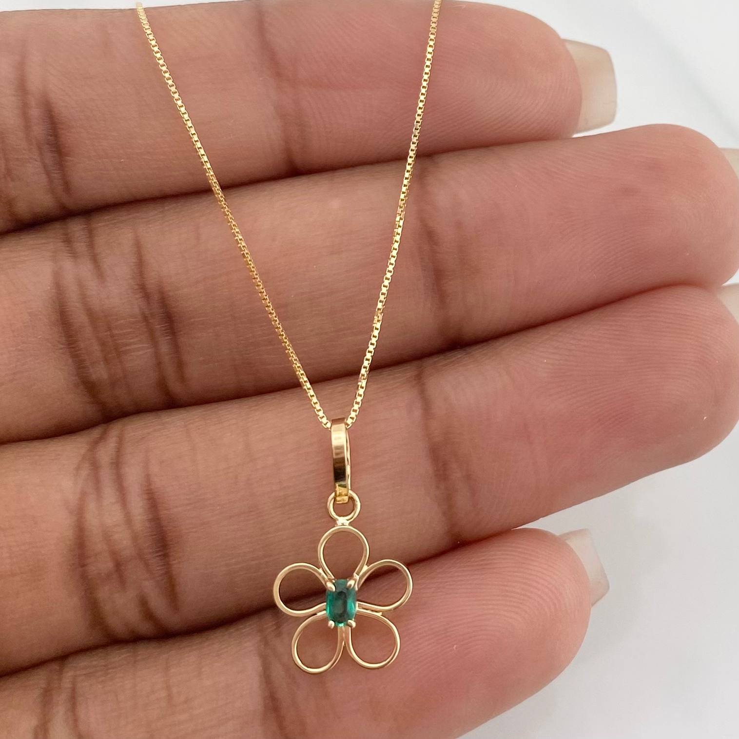 Set Cadena Veneciana + Dije Flor Esmeralda 0.05pts / 1.6g / 40cm Oro Amarillo 18K