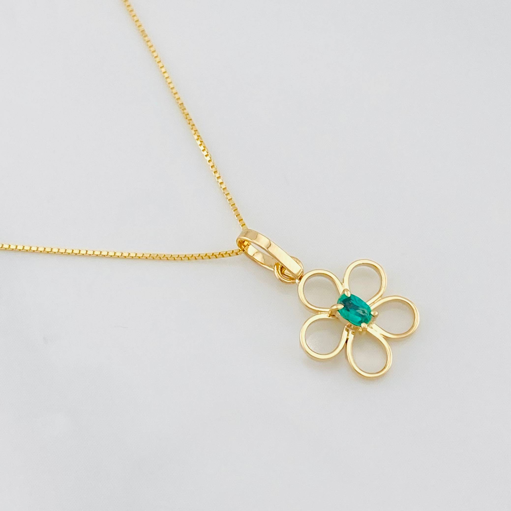 Set Cadena Veneciana + Dije Flor Esmeralda 0.05pts / 1.6g / 40cm Oro Amarillo 18K