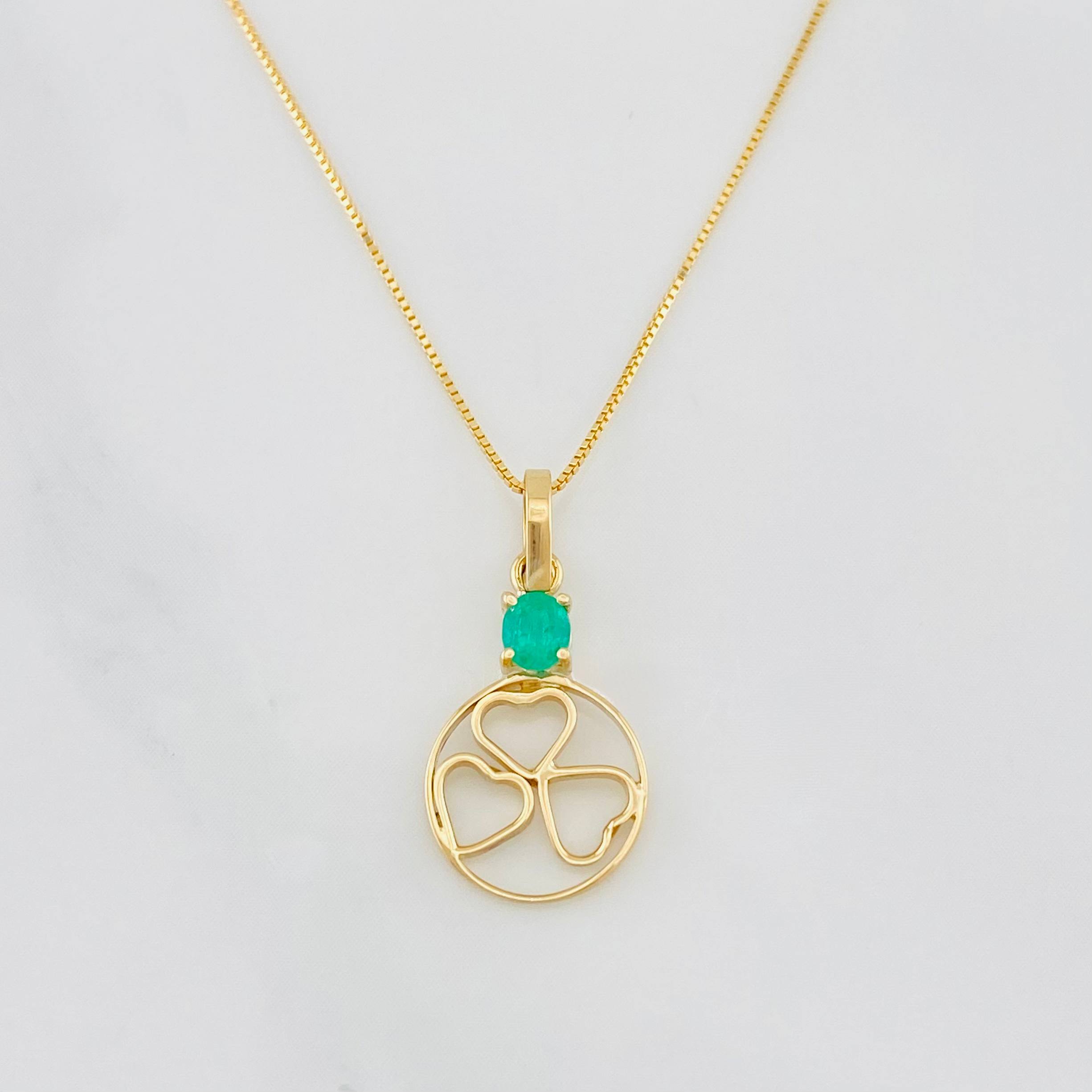 Set Cadena Veneciana + Dije Circulo Corazones Esmeralda 0.15pts / 1.7g / 40cm Oro Amarillo 18K