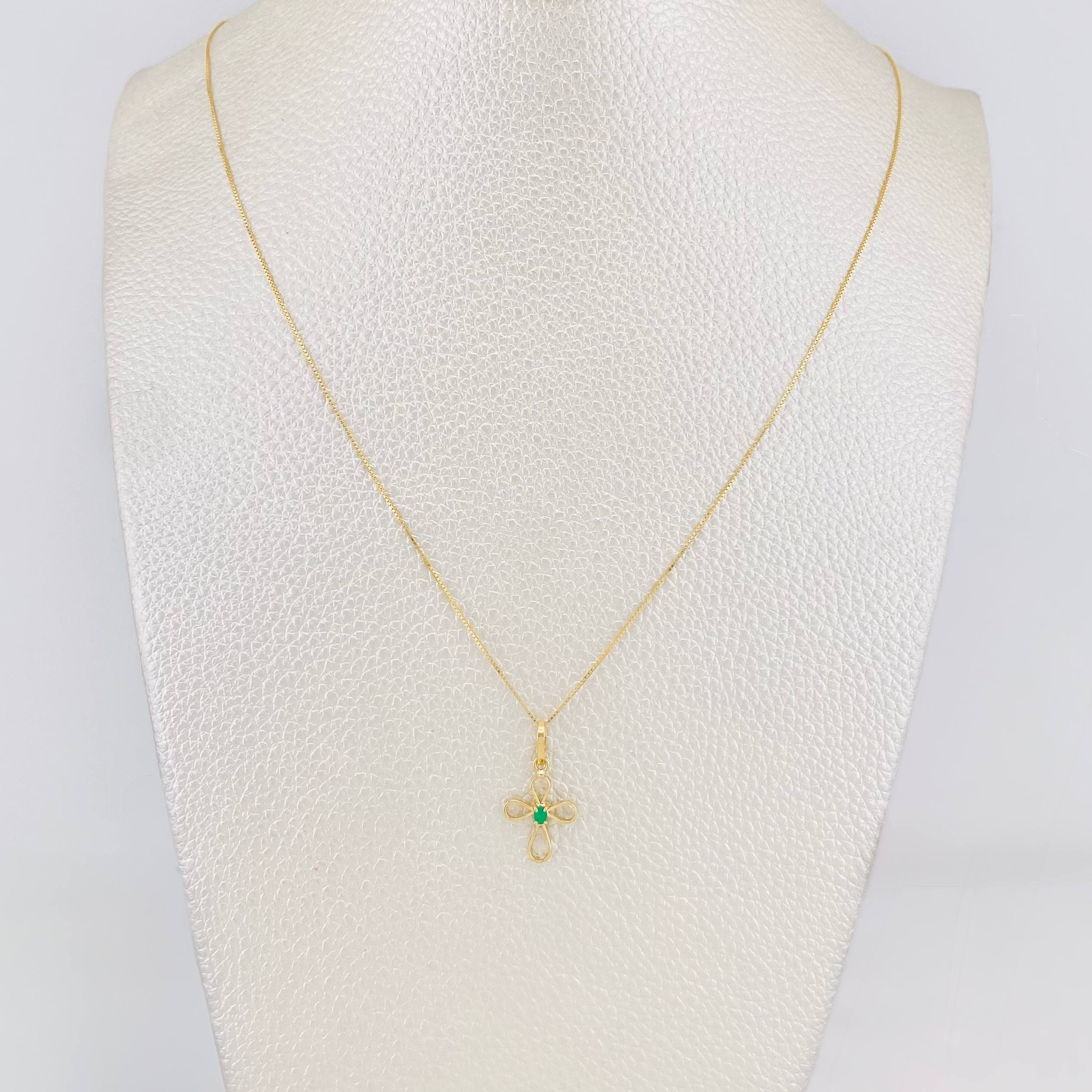 Set Cadena Veneciana + Dije Cruz Piedra Centro Esmeralda 0.03pts / 1.45g / 40.05cm Oro Amarillo 18K