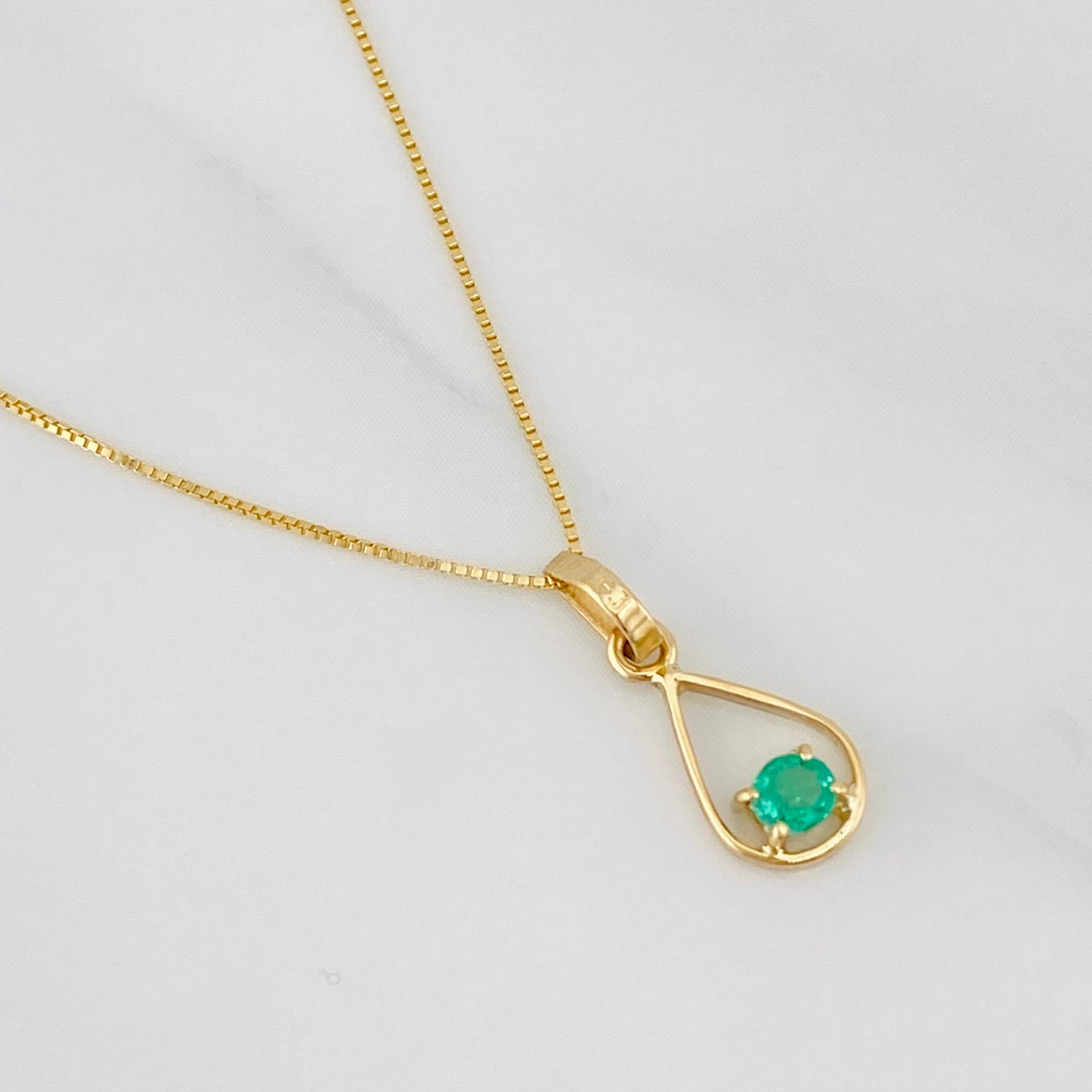 Set Cadena Veneciana + Dije Lagrima Esmeralda 0.07pts / 1.4g / 40cm Oro Amarillo 18K