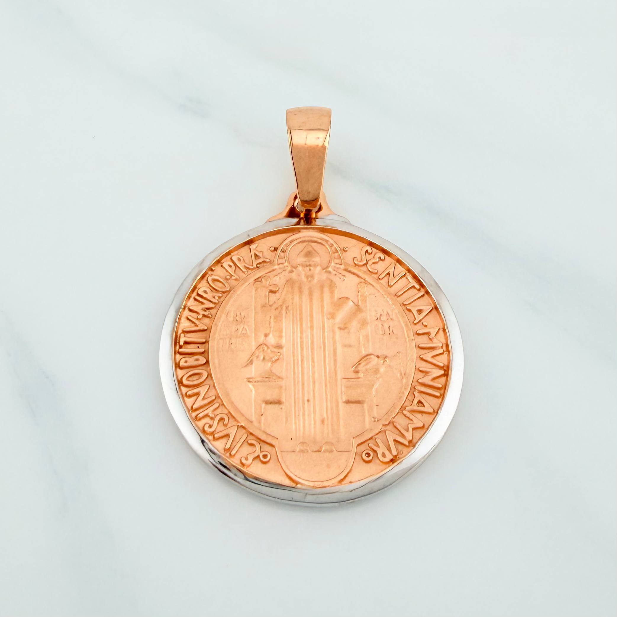 Dije San Benito 13.7 g / 4 cm Dos Oros Blanco Rosa 18K