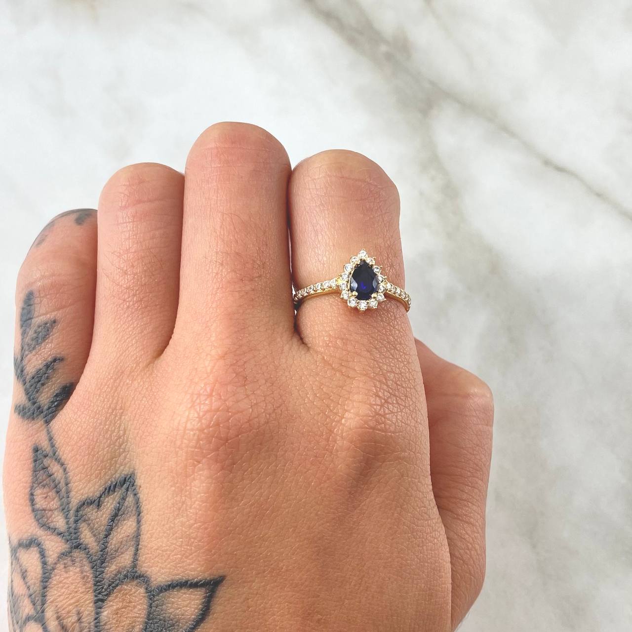 Anillo Solitario Halo Gota 2.2gr / T4 3/4 / Oro 18K *