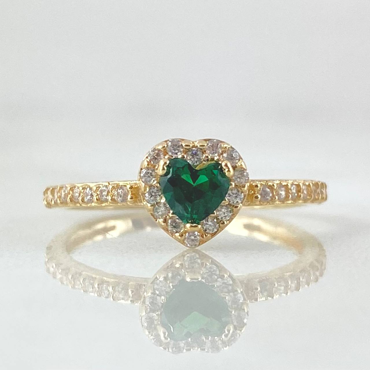 Anillo Solitario Halo Corazón 1.85gr / T7 3/4 / Oro 18K *