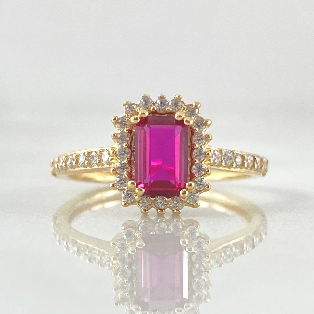 Anillo Solitario Halo Rectangulo 2.7gr / T7 1/4 / Oro 18K *