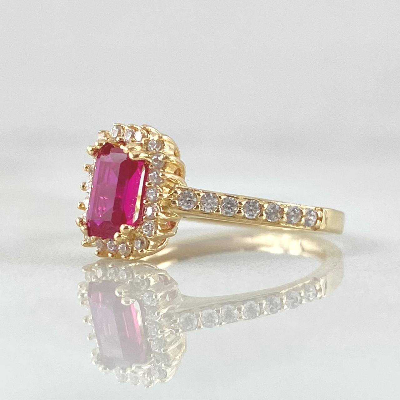 Anillo Solitario Halo Rectangulo 2.7gr / T7 1/4 / Oro 18K *