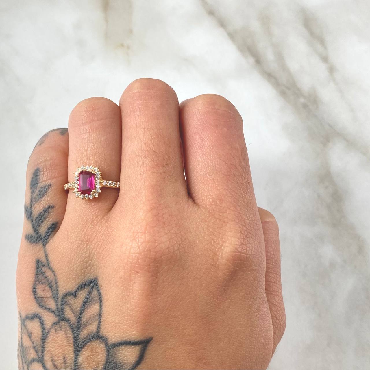 Anillo Solitario Halo Rectangular 2.35gr / T4 1/4 / Oro 18K