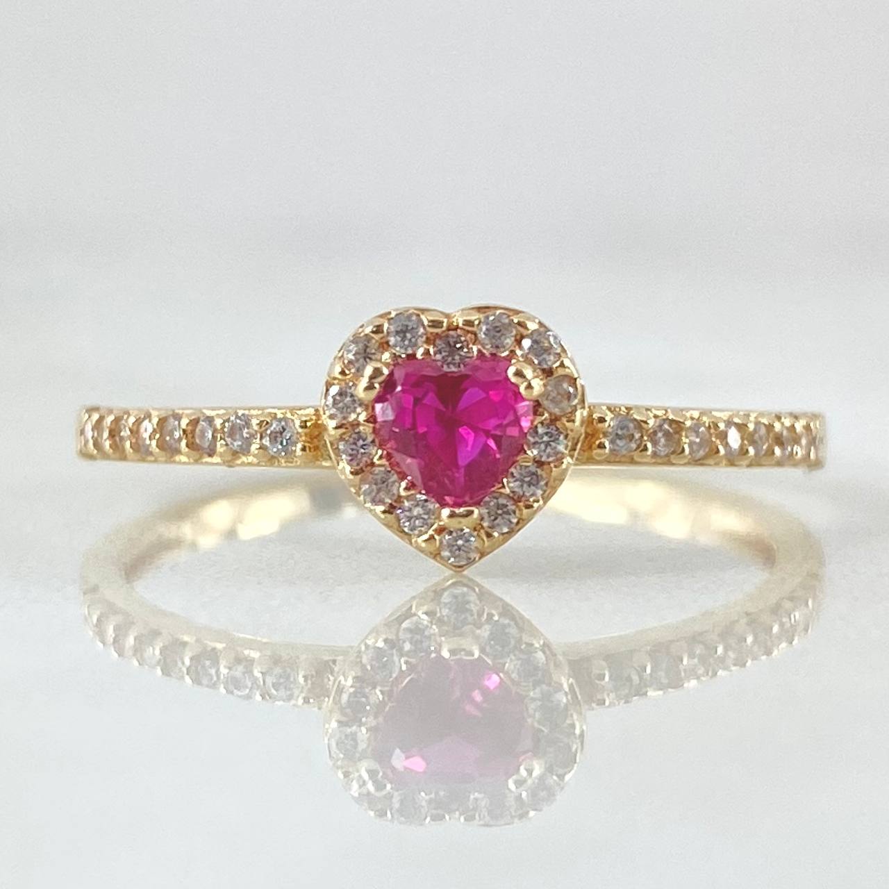 Anillo Solitario Halo Corazón 1.9gr / T7 1/4 / Oro 18K