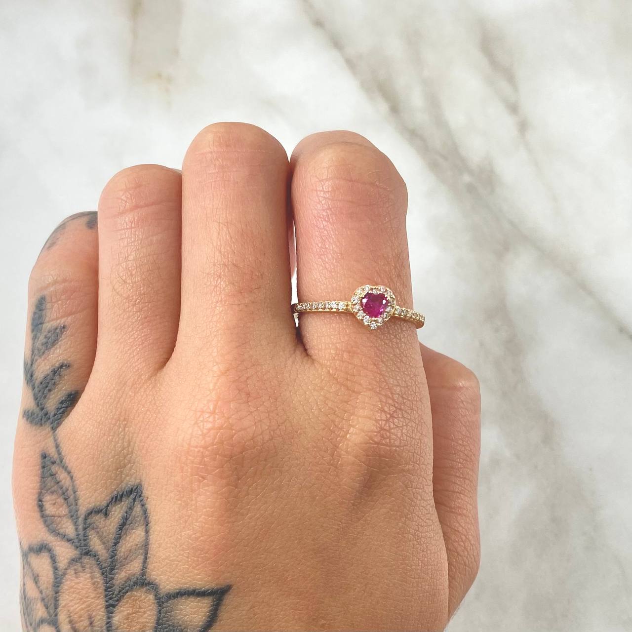 Anillo Solitario Halo Corazón 1.85gr / T5 3/4 / Oro 18K