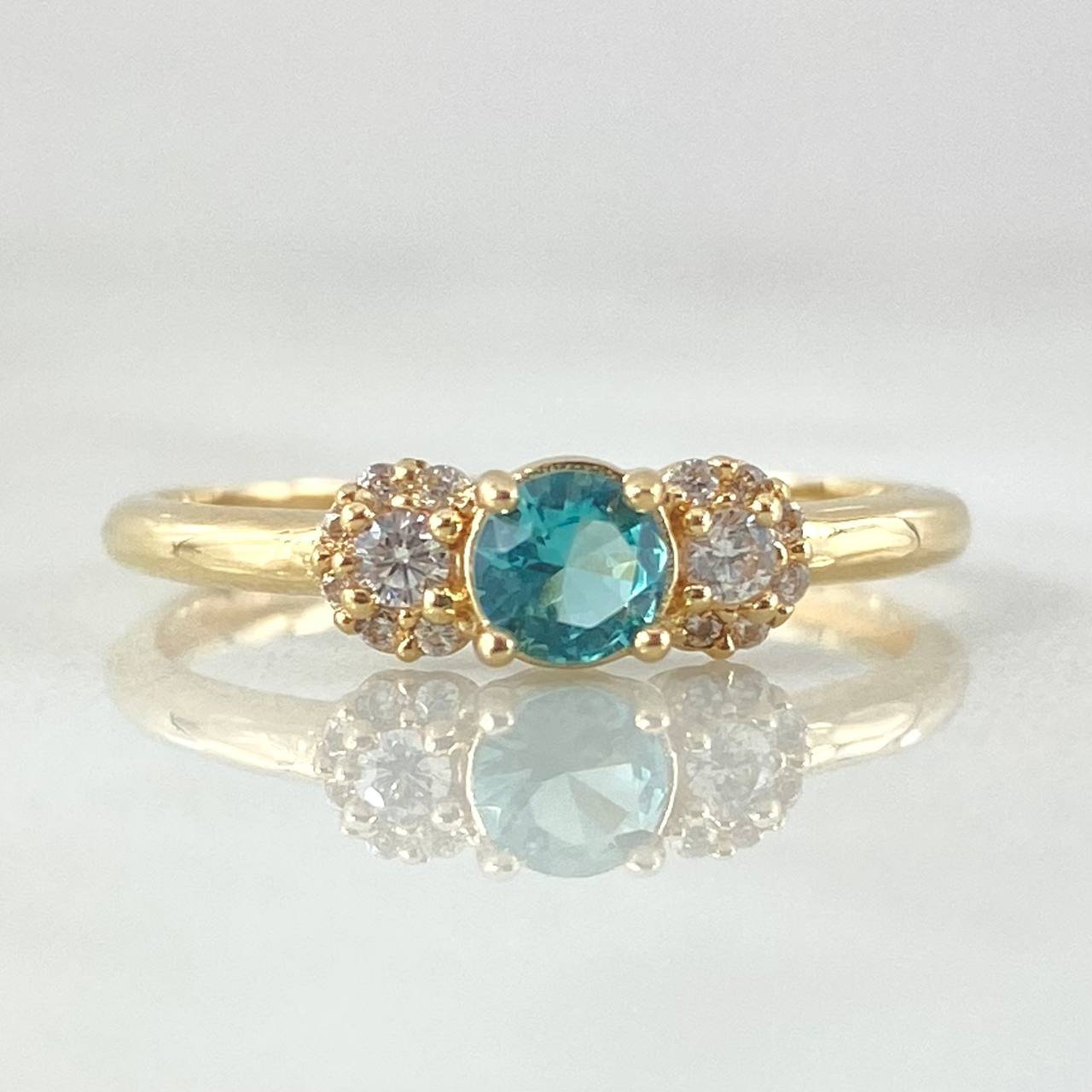 Anillo Solitario Copos Laterales 1.6gr / T5 1/2 / Oro 18K ©