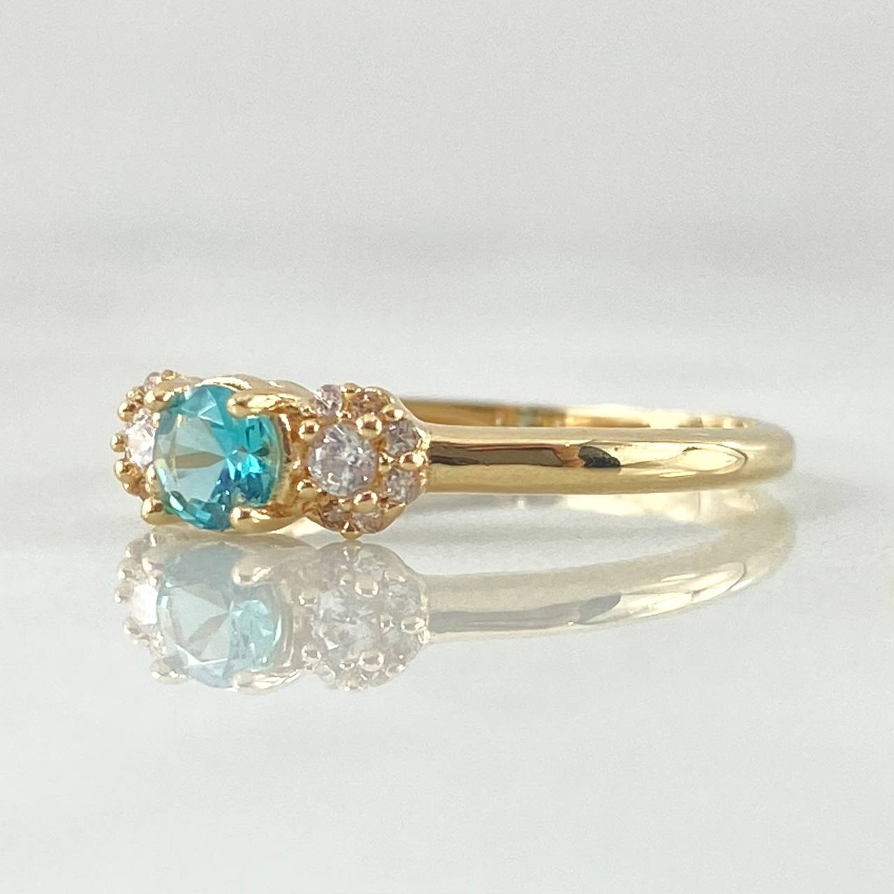 Anillo Solitario Copos Laterales 1.85gr / T6 3/4 / Oro 18K *