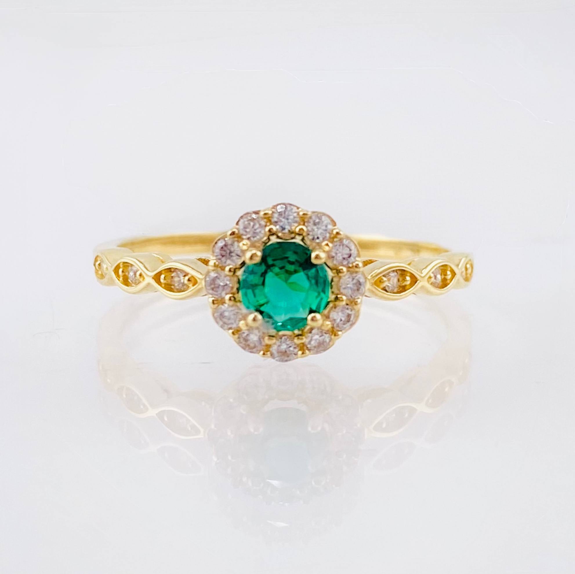 Anillo Halo Ojal 1.7gr / T6 1/2 / Oro Amarillo 18K ©