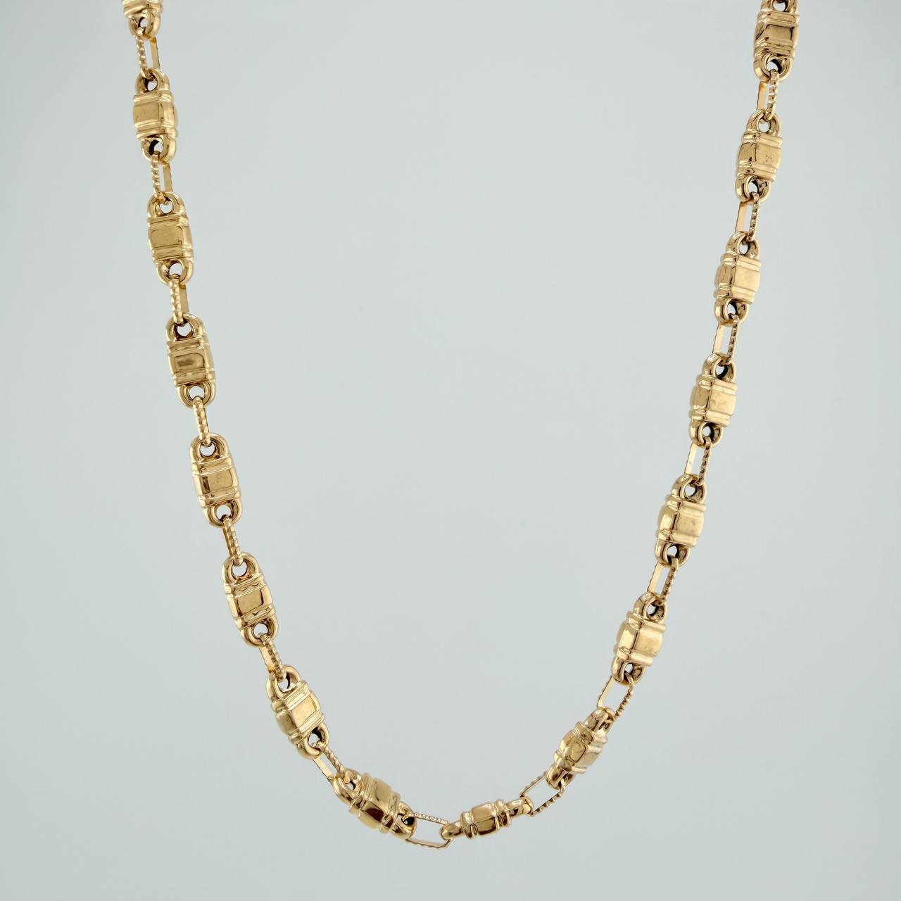 Cadena Rustica Barril Cuadrado 13.4gr / 60.7cm / 4.36mm Oro Amarillo 18K $