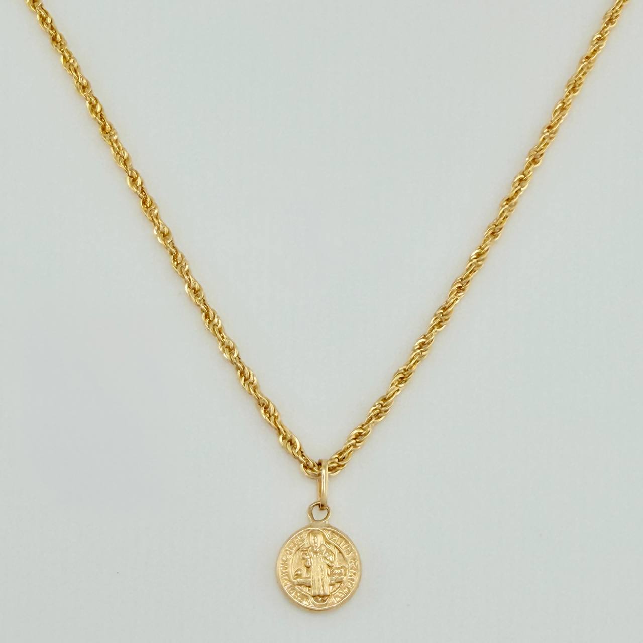 Set Cadena y Dije Lazo + San Benito 2gr / 44.8cm / 1.59mm Oro Amarillo 18K (Oferta) $