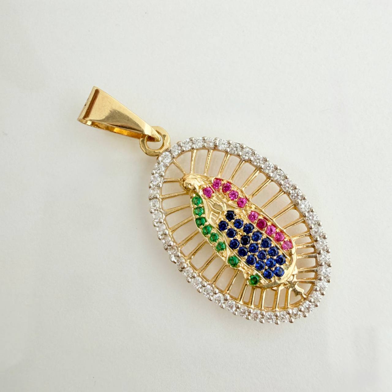 Dije Virgen De Guadalupe 2.8gr / 3.7cm / Dos Oros Amarillo Blanco 18K $