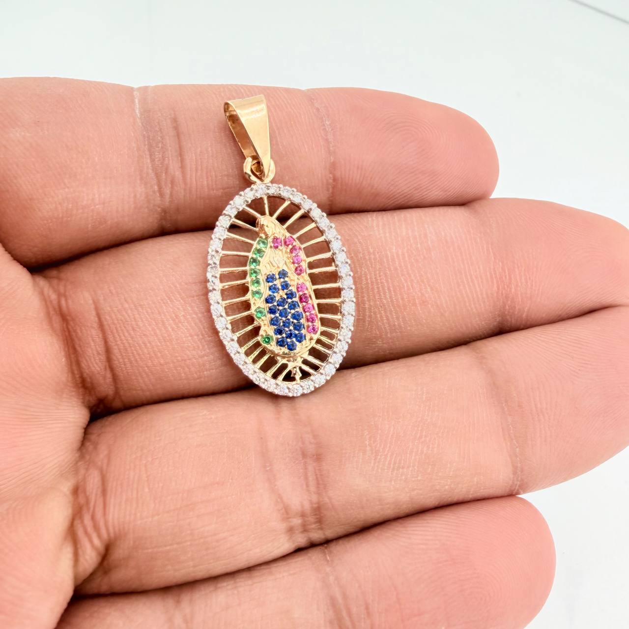 Dije Virgen De Guadalupe 2.8gr / 3.7cm / Dos Oros Amarillo Blanco 18K $