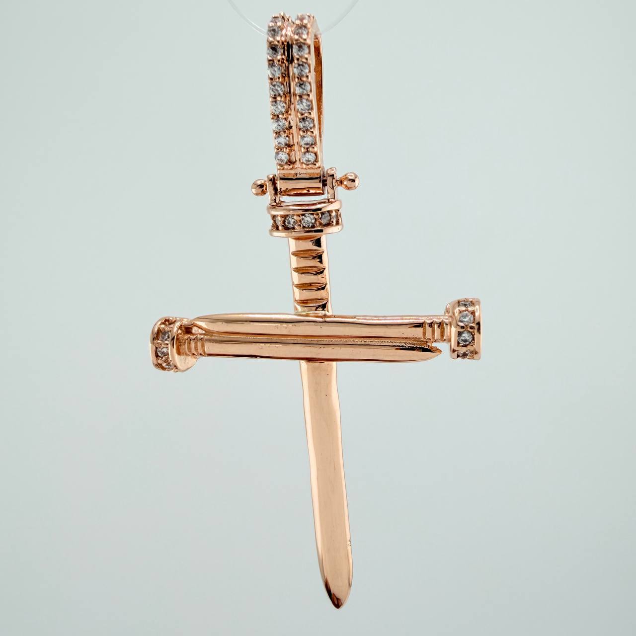 Dije Cruz Clavo 4.15gr / 4.6cm / Oro Rosa 18K $