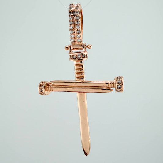 Dije Cruz Clavo 4.15gr / 4.6cm / Oro Rosa 18K $