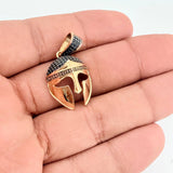 Dije Casco Gladiador 4.65gr / 3.5cm / Dos Oros Negro Amarillo 18K $