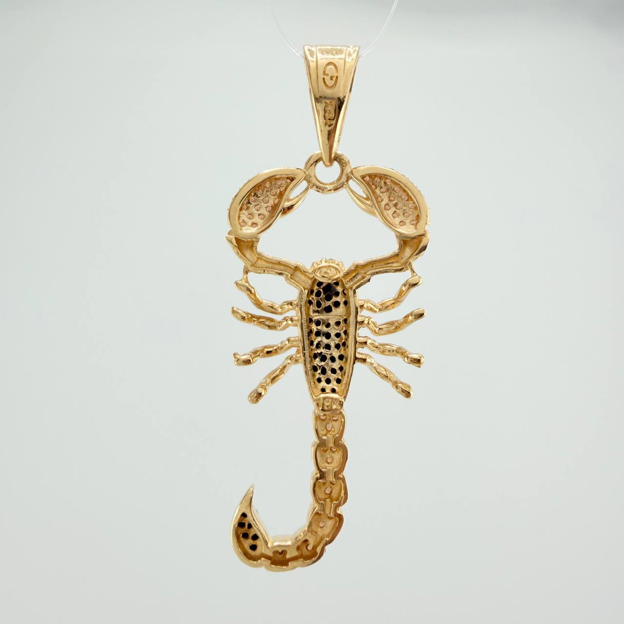 Dije Escorpion 7.2gr / 5cm / Dos Oros Negro Amarillo 18K $