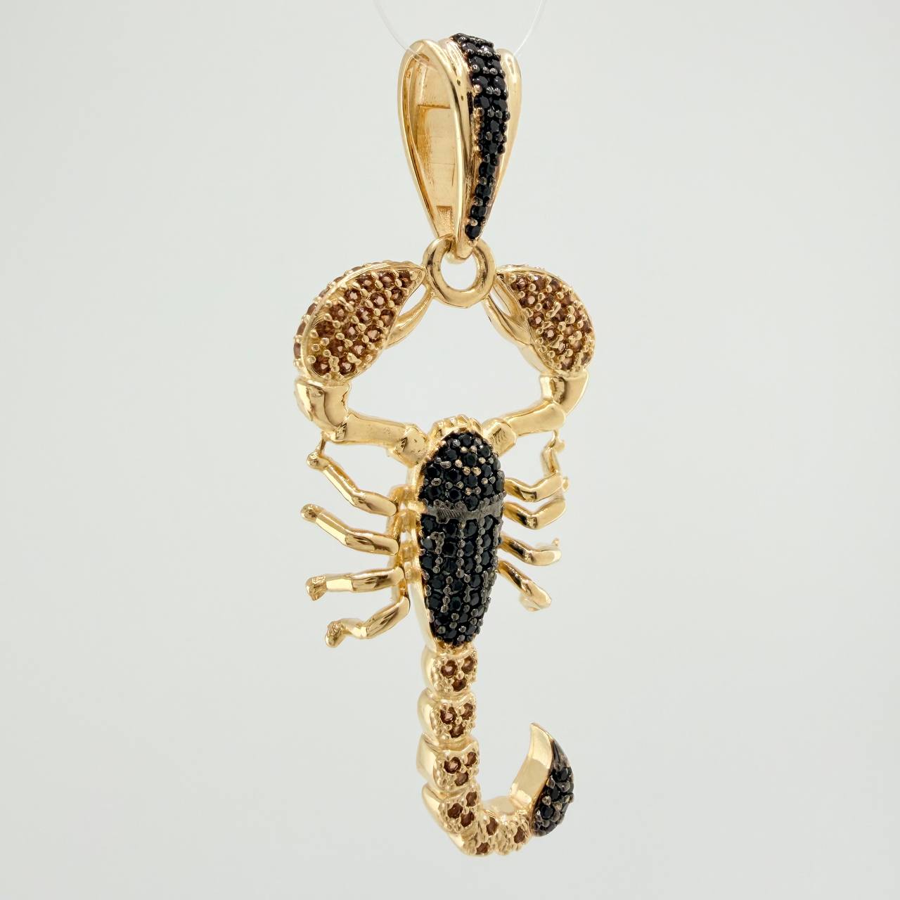 Dije Escorpion 7.2gr / 5cm / Dos Oros Negro Amarillo 18K $
