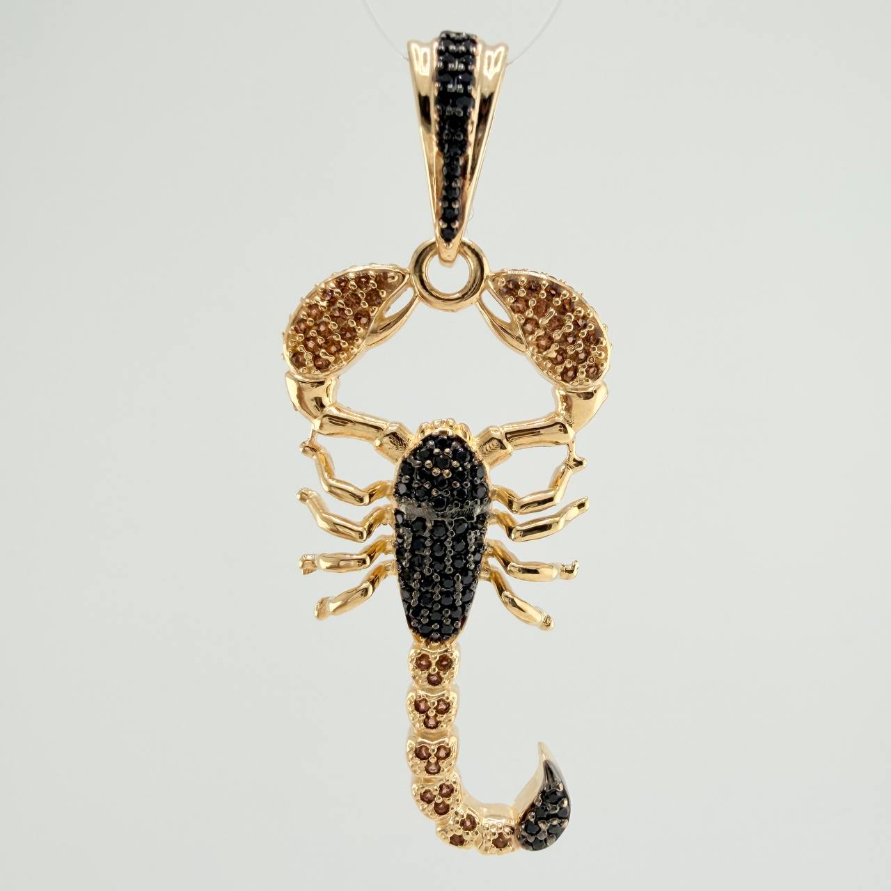 Dije Escorpion 7.2gr / 5cm / Dos Oros Negro Amarillo 18K $