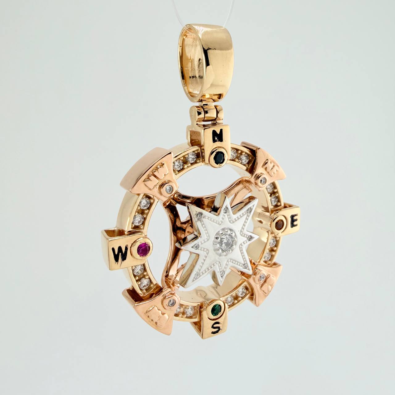 Dije Brujula Estrella Cardinal 17.9gr / 4.2cm / Tres Oros 18K $