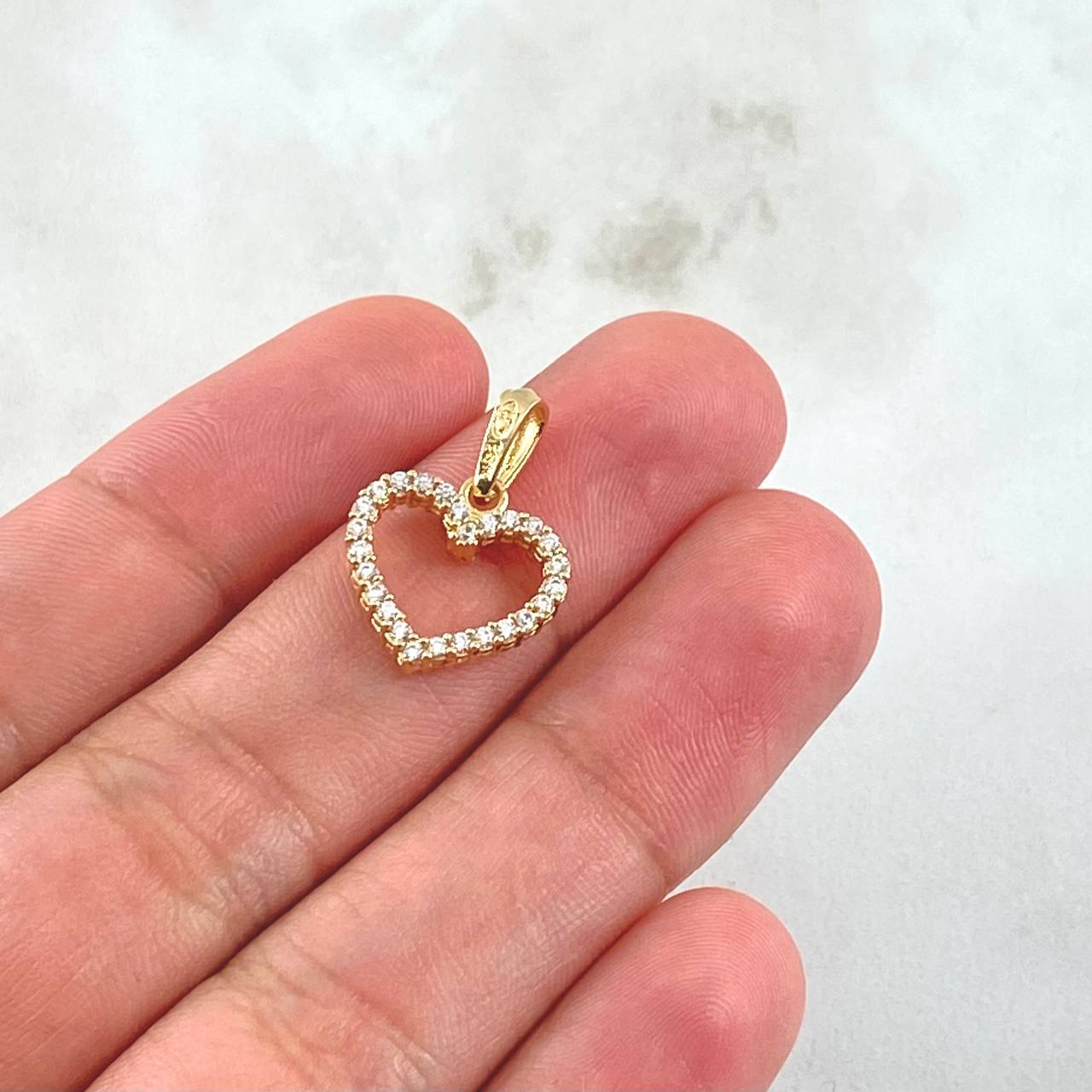 Dije Silueta Corazón 1.5gr / 1.9cm / Circones Blancos Azules Oro Amarillo 18K *