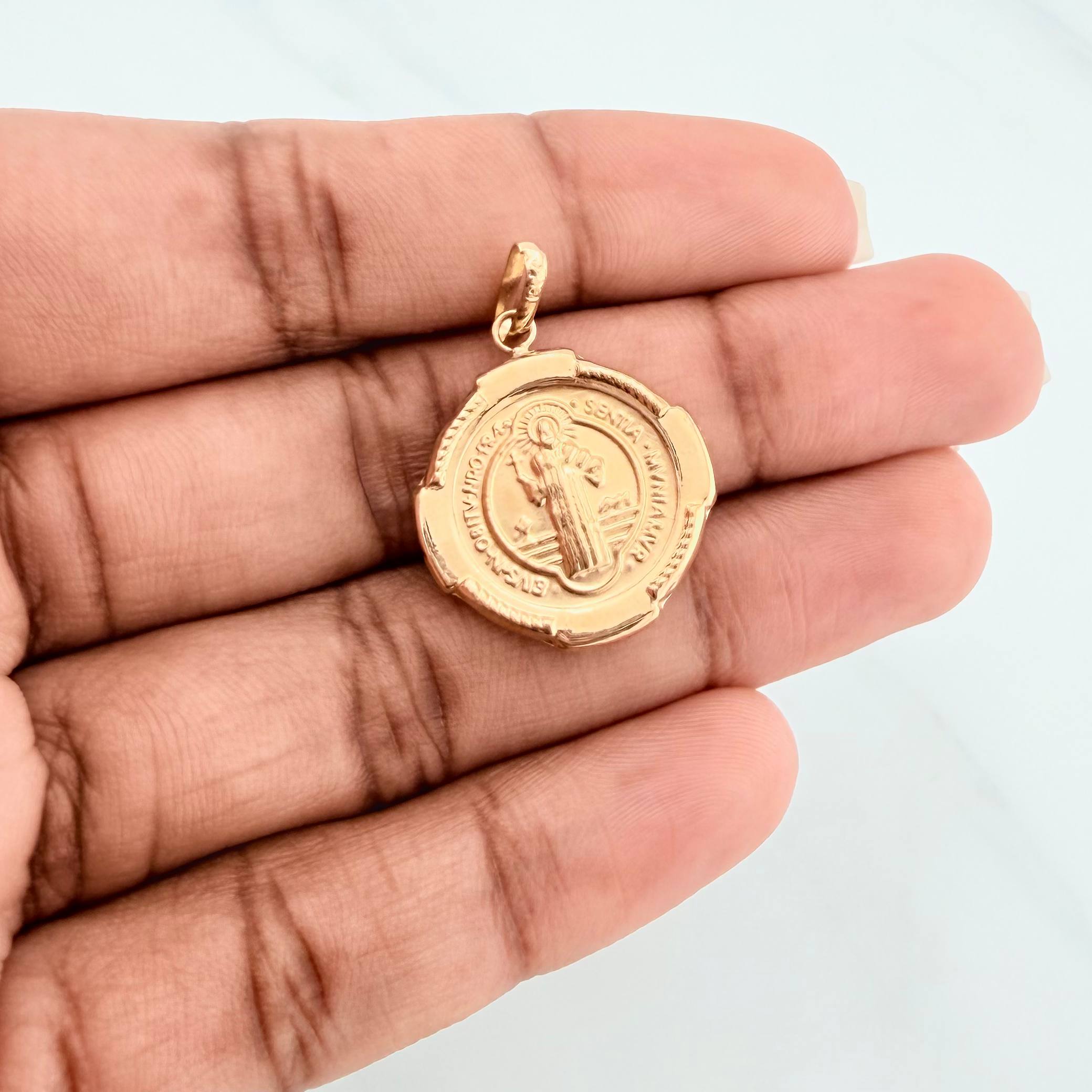 Dije San Benito 2.1 g / 3 cm Oro Amarillo 18K