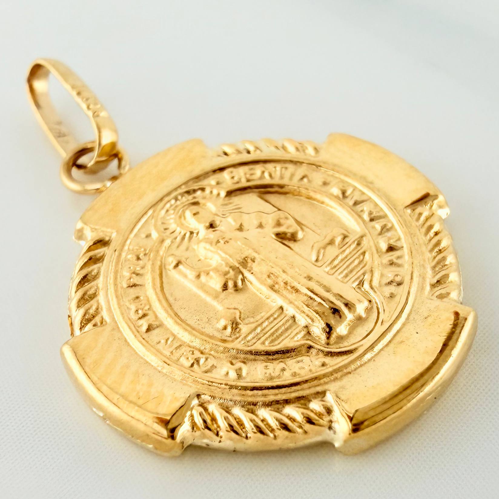 Dije San Benito 1.35 g / 2.5 cm Oro Amarillo 18K