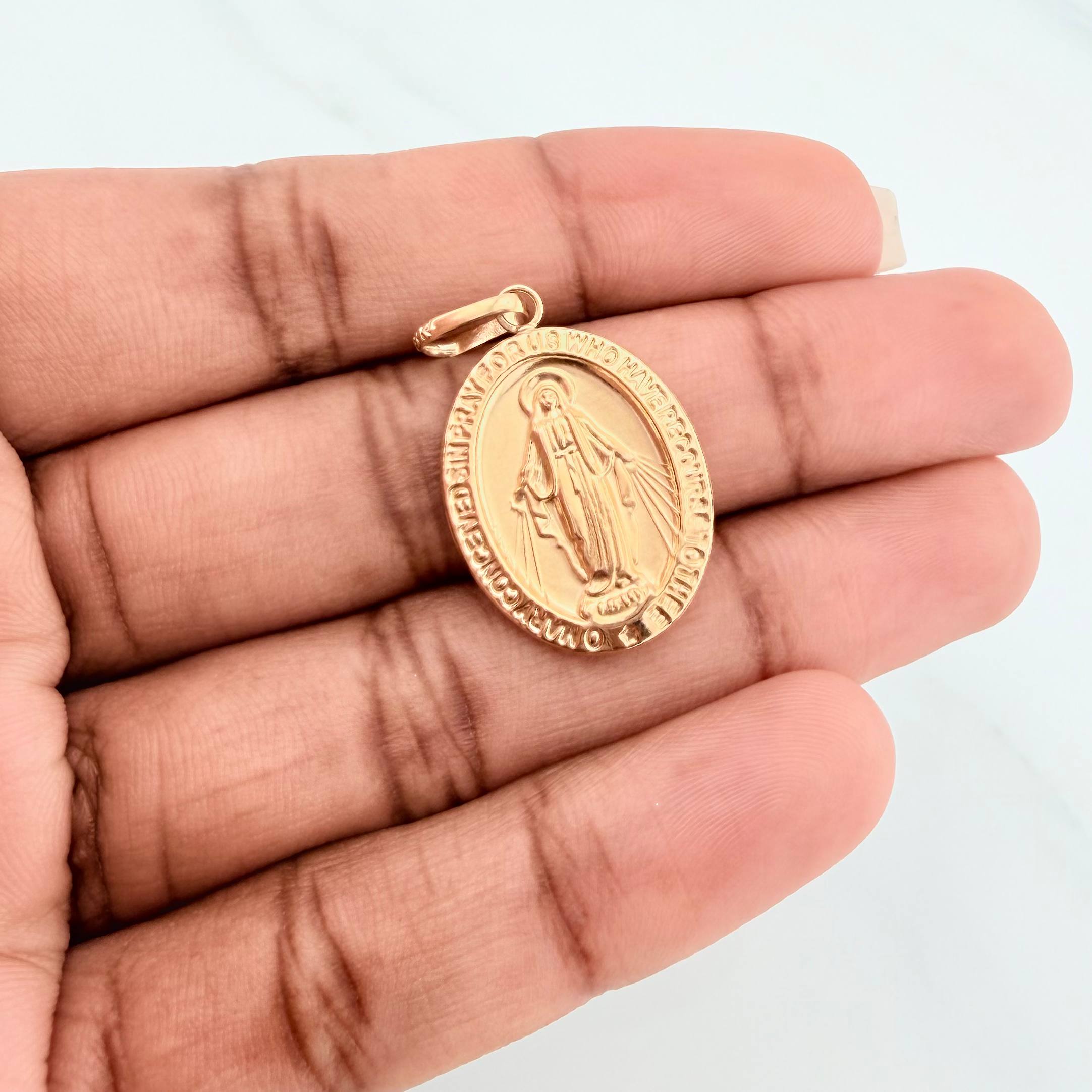 Dije Virgen Milagrosa 1.8 g / 3 cm Oro Amarillo 18K