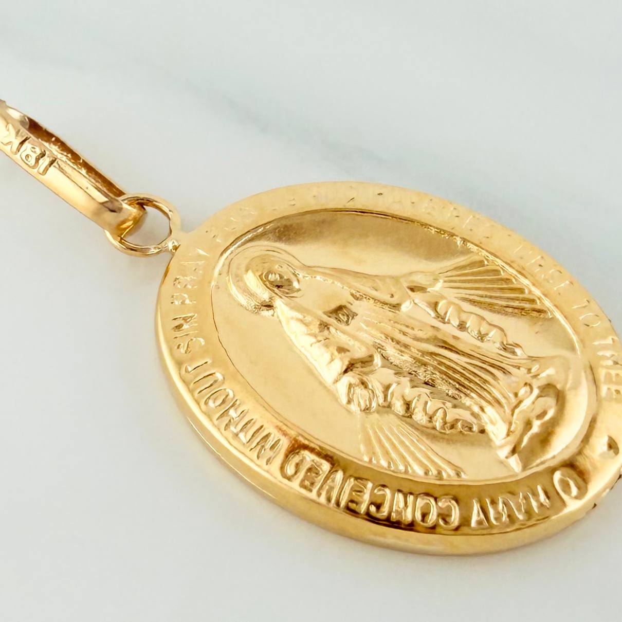 Dije Virgen Milagrosa 1.6 g / 3 cm Oro Amarillo 18K