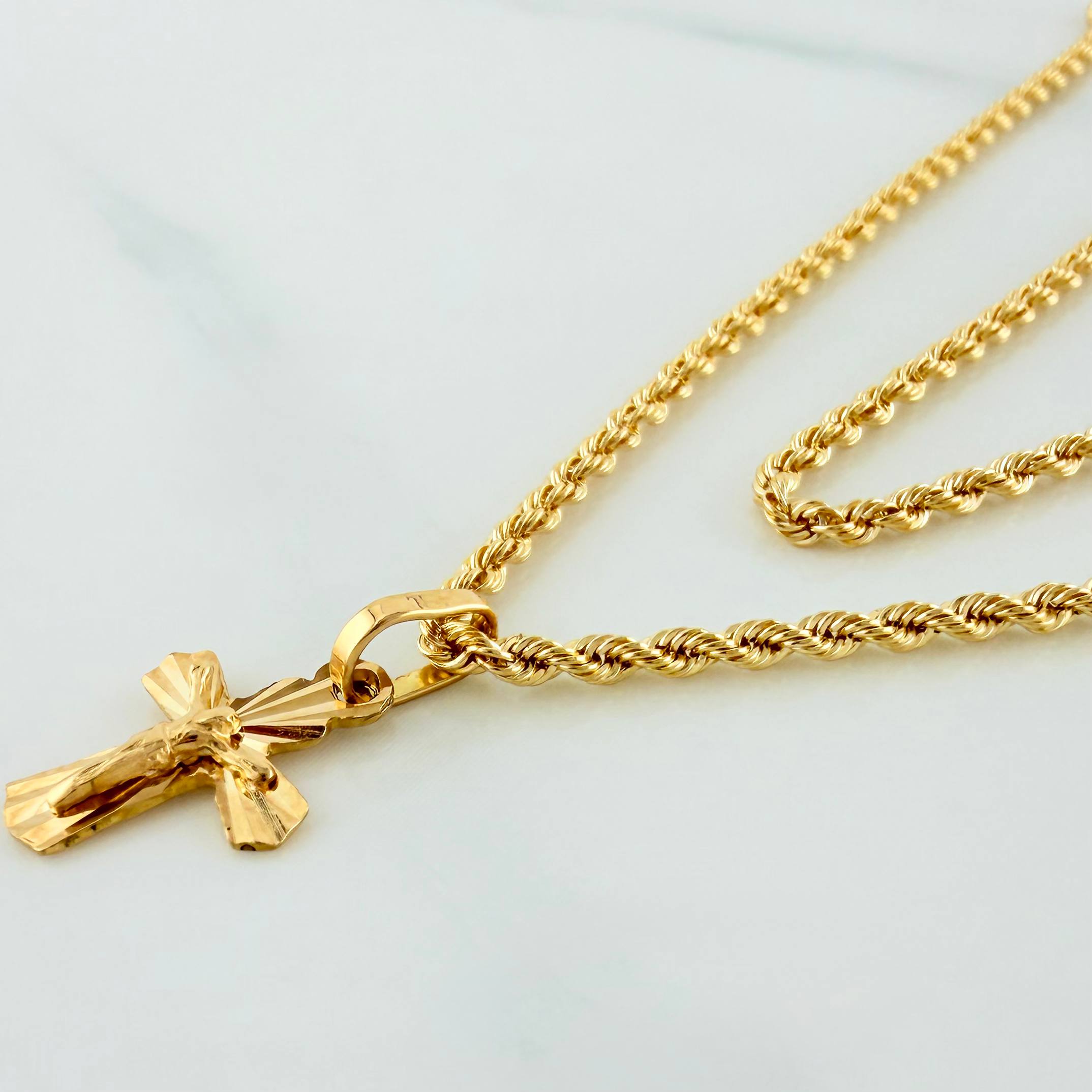 Set Cadena Lazo + Dije Cruz Diamantada / 2,65gr / 60.3 cm Oro Amarillo 18K
