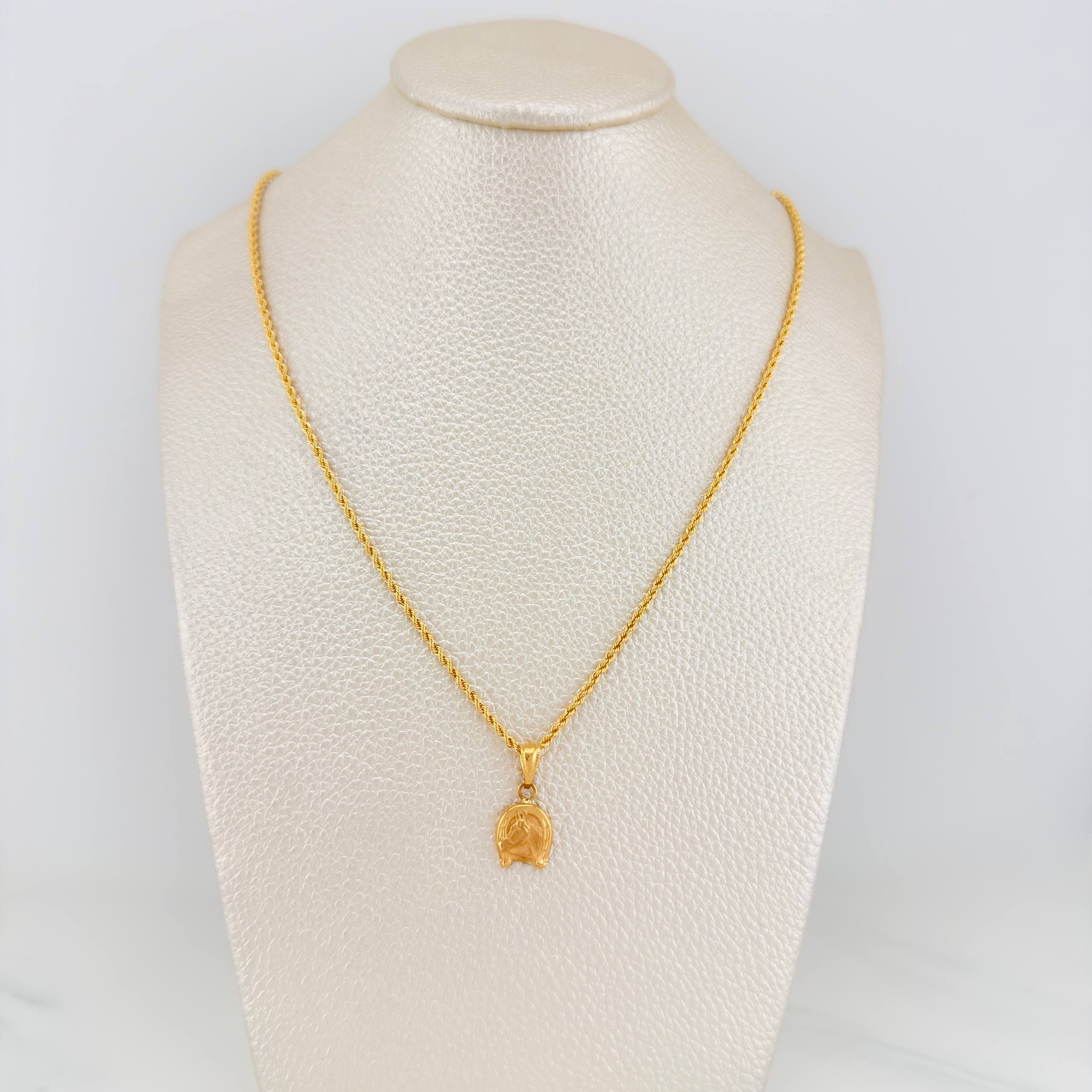 Set Cadena Lazo + Dije Herradura Caballo / 3,6gr / 60.3 cm Oro Amarillo 18K