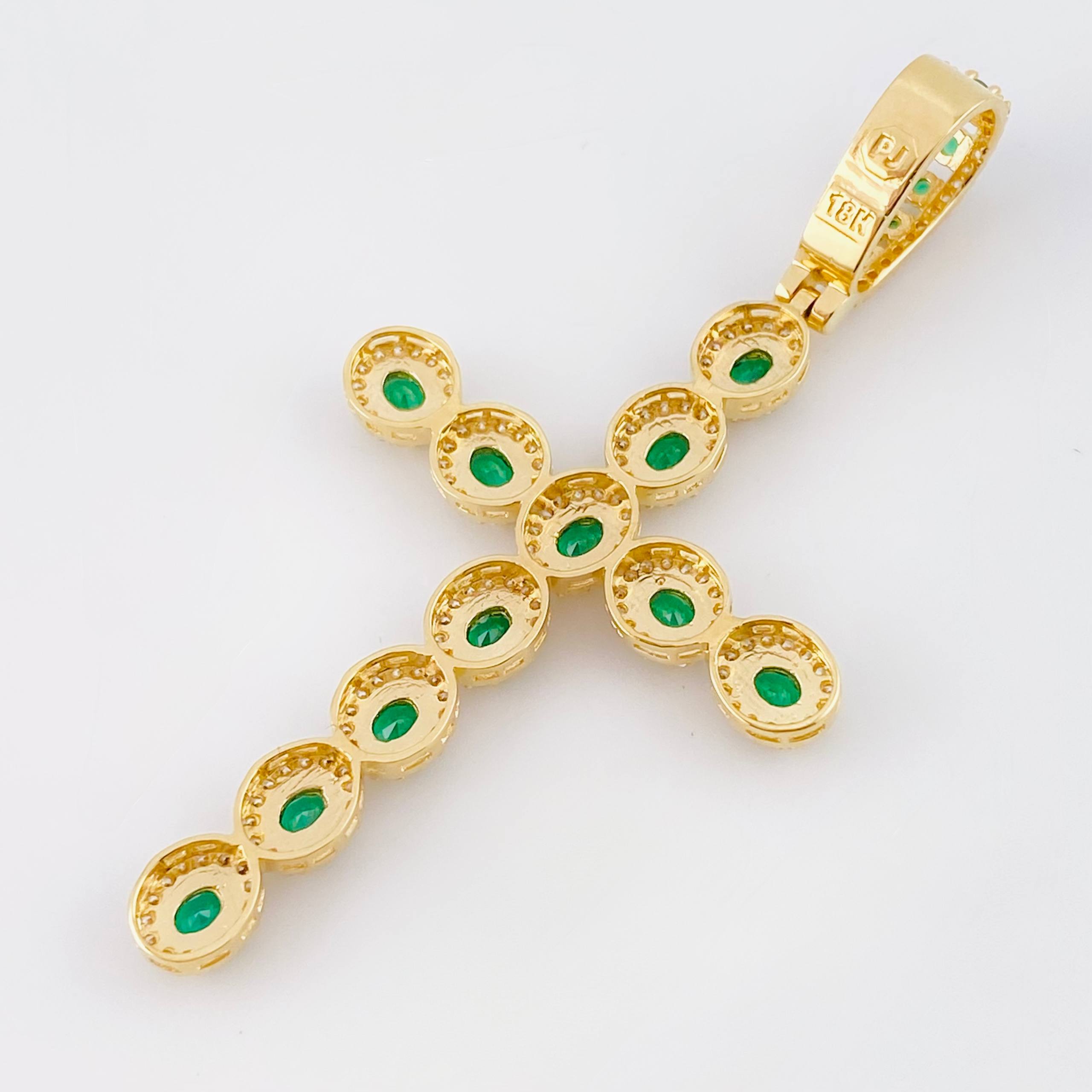 Dije Cruz Ovalo Tupido 9.7gr / 7cm / Oro Amarillo 18K ©