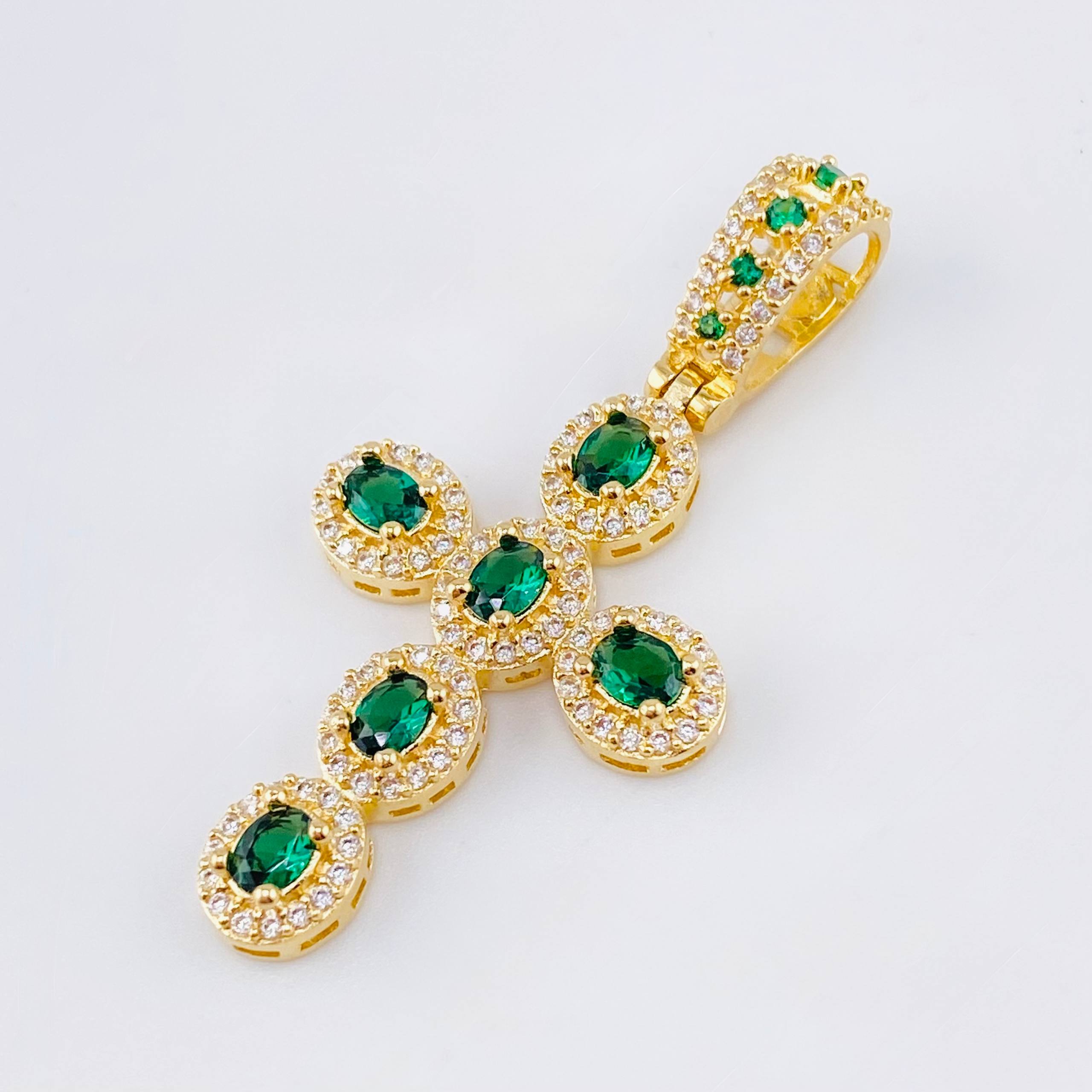 Dije Cruz Ovalo Tupido 5.5gr / 4.2cm / Oro Amarillo 18K ©