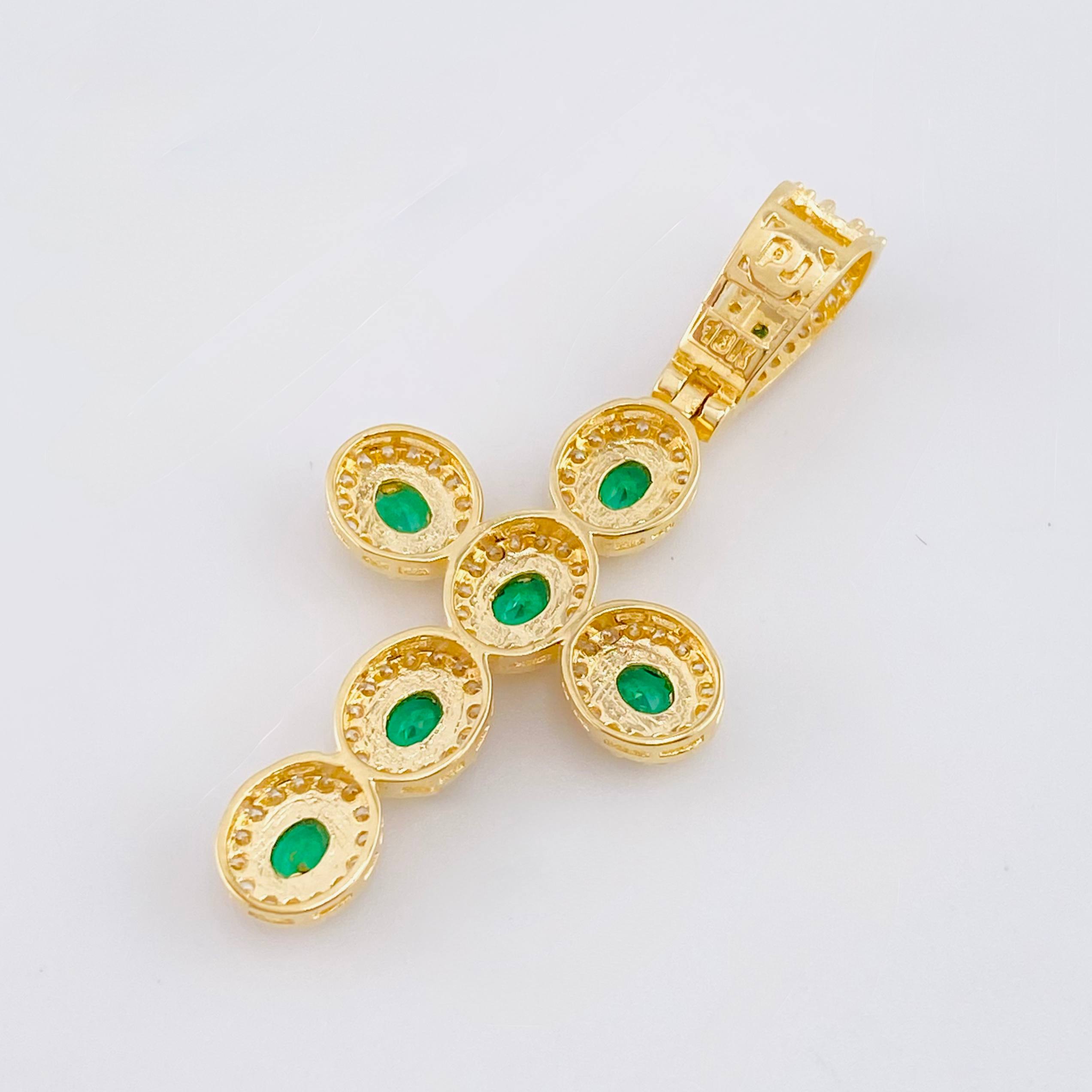 Dije Cruz Ovalo Tupida 5.75 g / 4.3 cm Oro Amarillo 18K