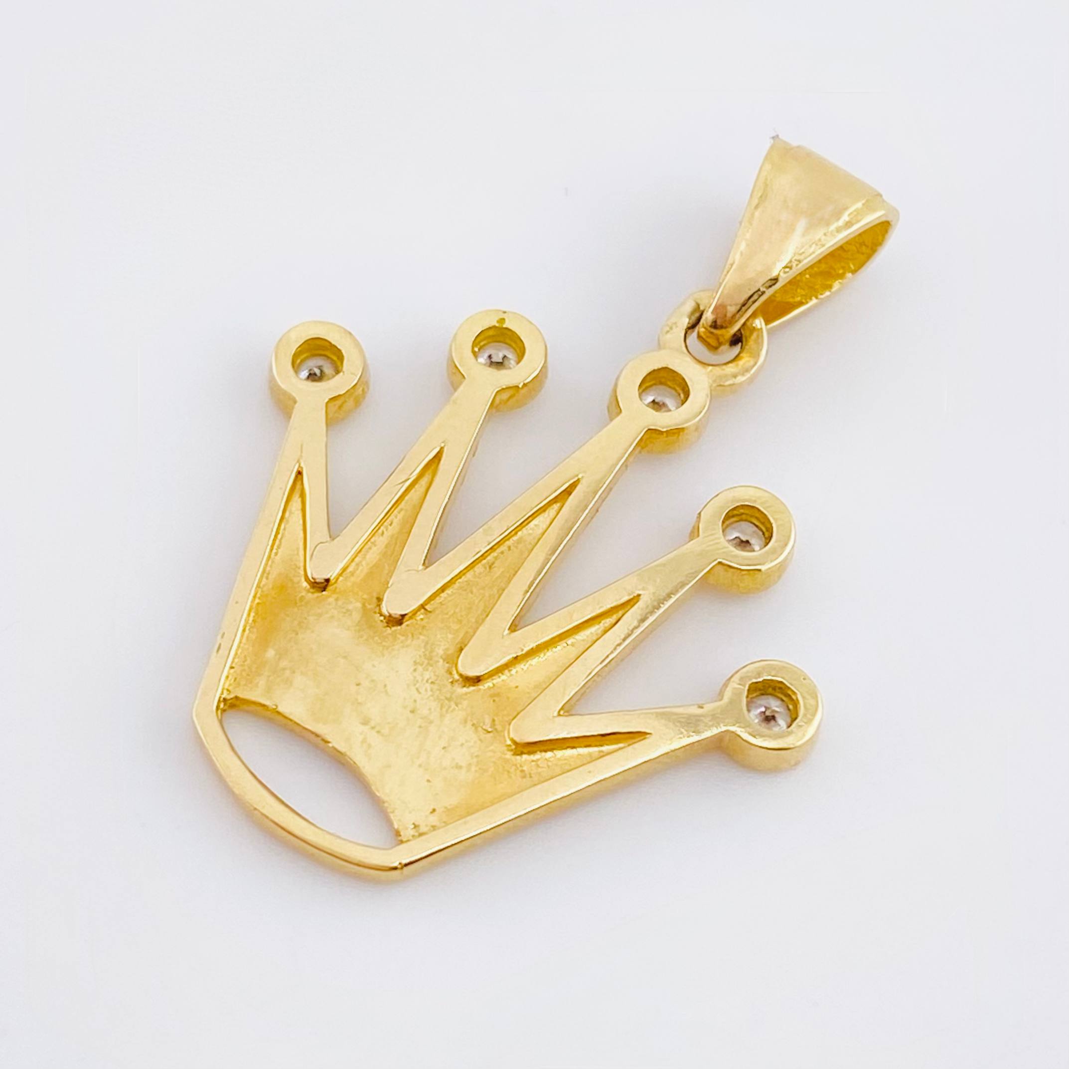 Dije Corona Silueta 5.4gr / 3.3cm / Oro Amarillo 18K