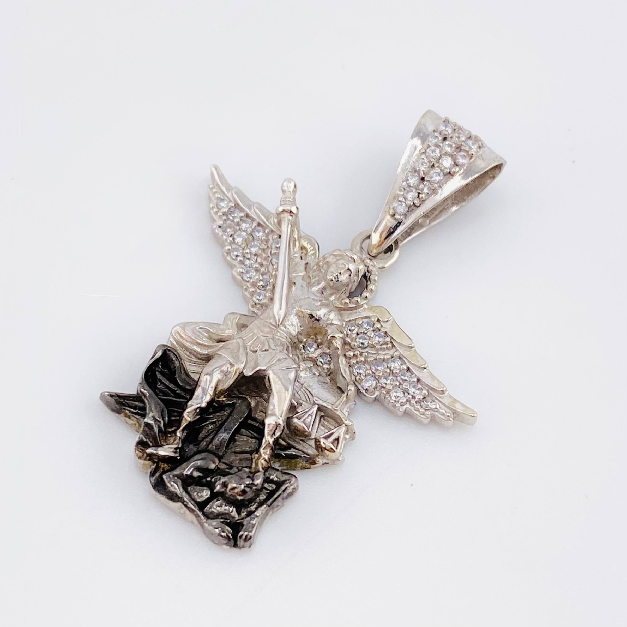 Dije San Miguel Arcangel 6.25gr / 3.2cm / Oro Blanco 18K ©