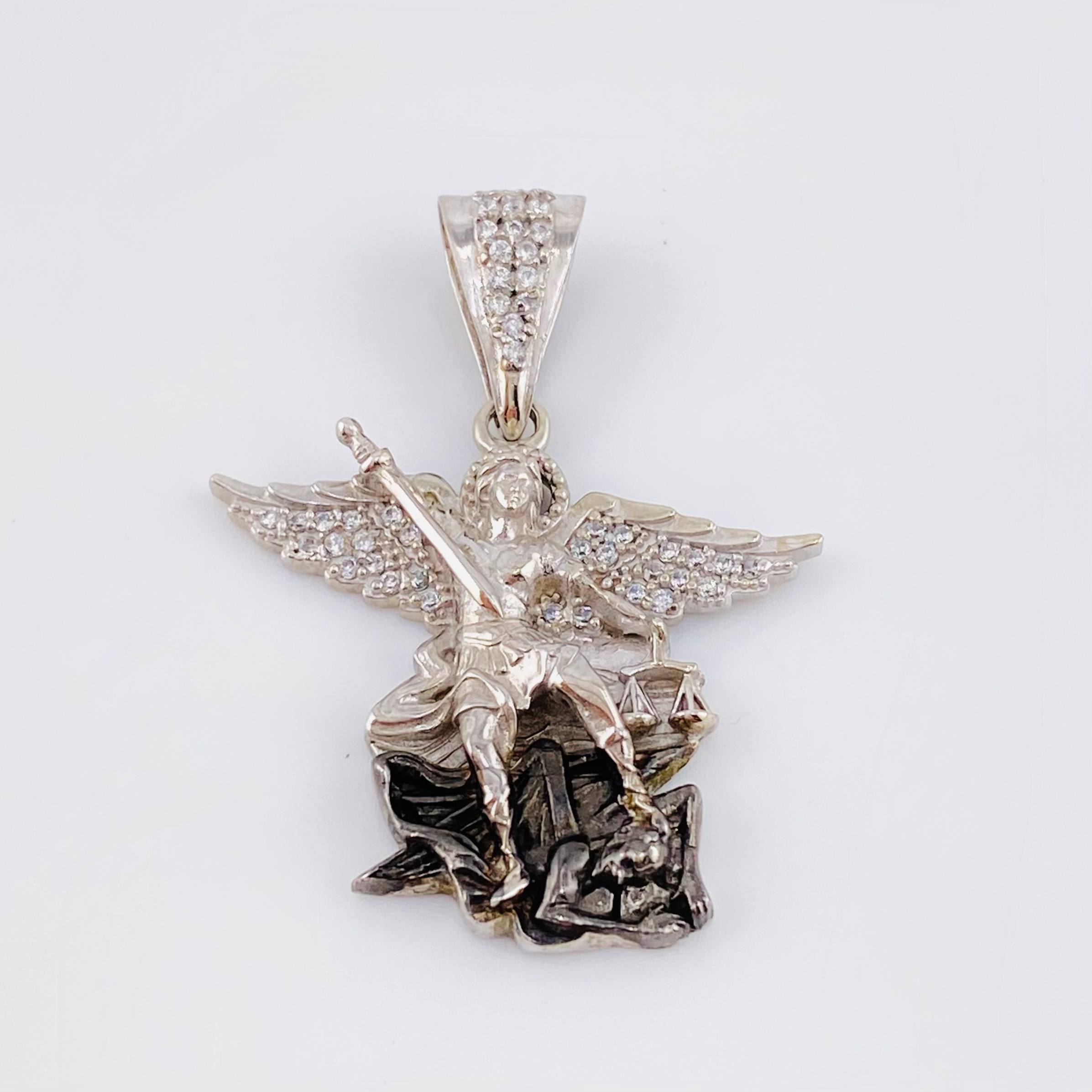 Dije San Miguel Arcangel 6.25gr / 3.2cm / Oro Blanco 18K ©