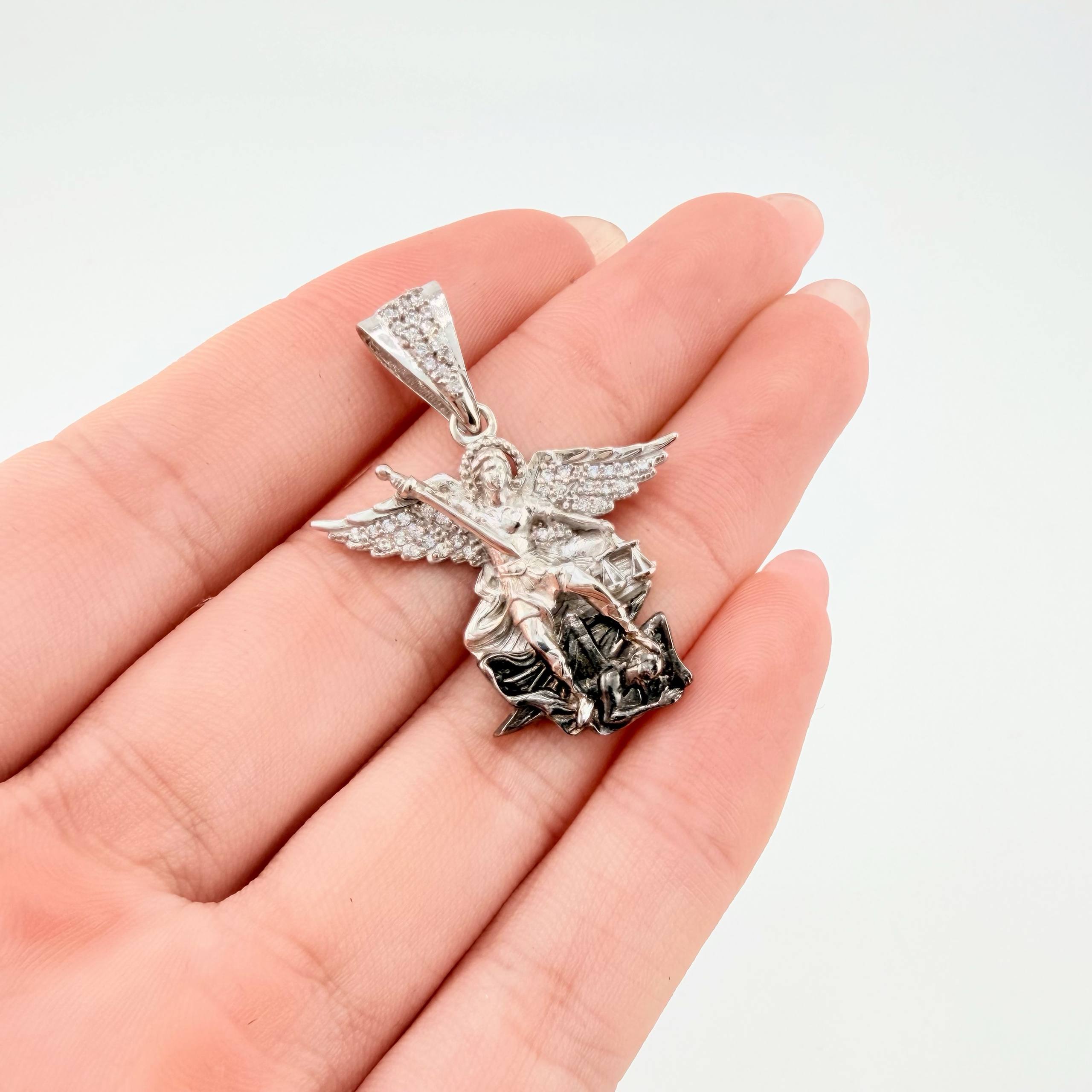 Dije San Miguel Arcangel 6.25gr / 3.2cm / Oro Blanco 18K ©